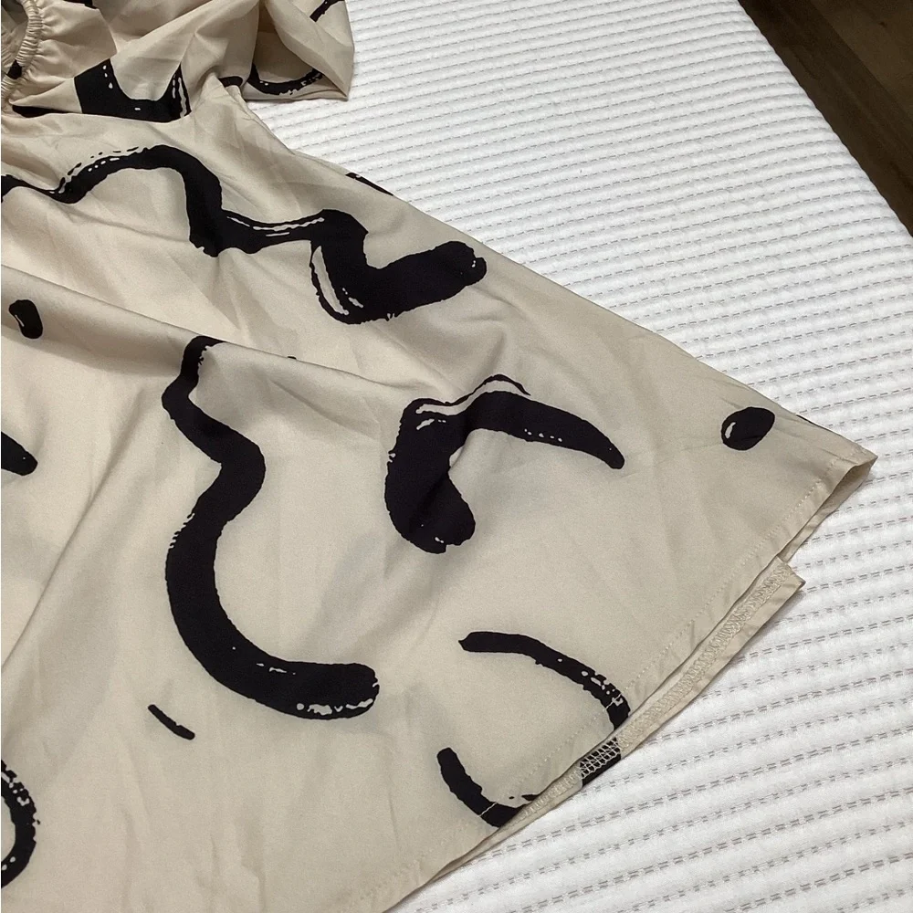 Elegant Cream and Black Women's Top - Picture 8 of 8